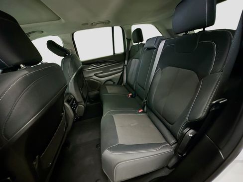 Used 2023 Jeep Grand Cherokee Laredo AWD/4WD image 29