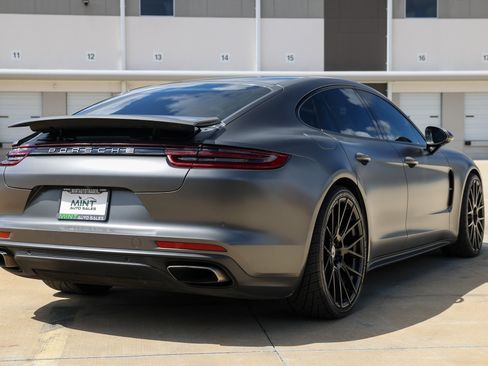 Used 2018 Porsche Panamera 4 image 16
