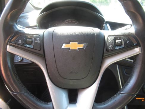 Used 2020 Chevrolet Trax LT w/ Sun & Sound Package AWD/4WD image 24