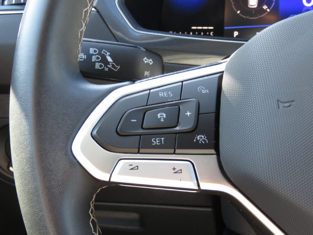 Used 2023 Volkswagen Tiguan SE AWD/4WD image 21