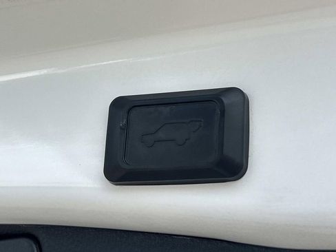 Used 2021 Toyota RAV4 XLE Premium image 14