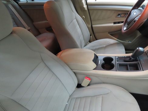 Used 2016 Ford Taurus SE FWD image 23