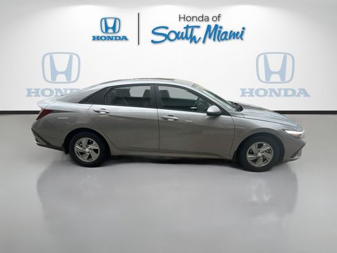 Used 2024 Hyundai Elantra SE FWD image 8
