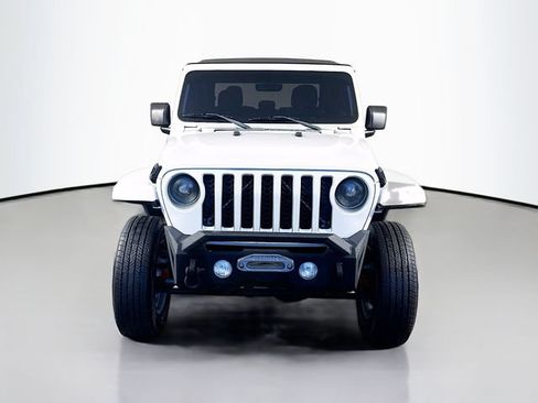 Used 2020 Jeep Gladiator Overland AWD/4WD image 4