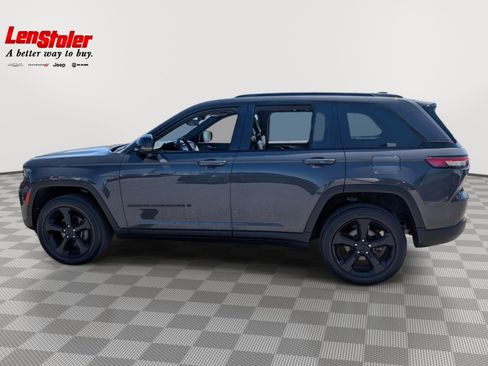 Used 2023 Jeep Grand Cherokee Altitude AWD/4WD image 2