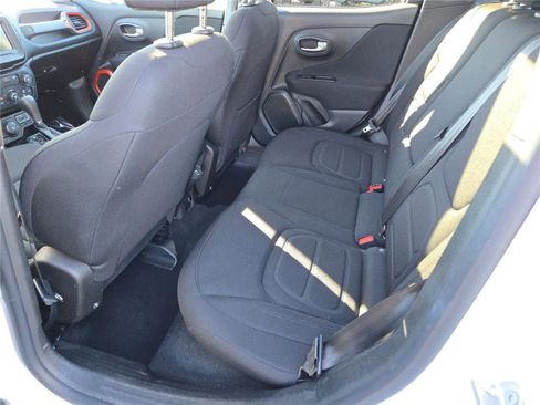 Certified 2020 Jeep Renegade Latitude image 20