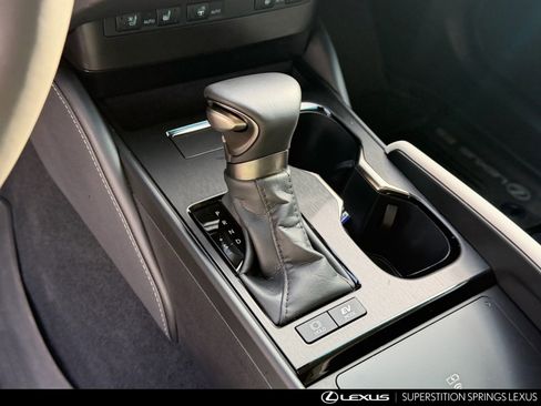 Certified 2025 Lexus ES 300h w/ Premium Package image 11