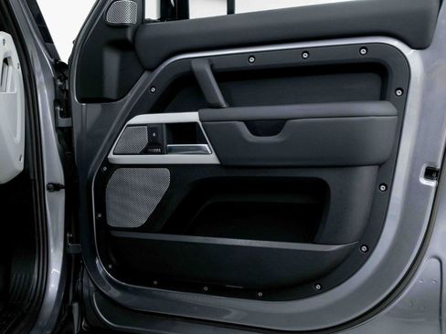 Used 2023 Land Rover Defender 130 SE image 52