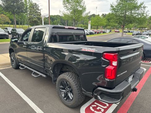 Used 2021 Chevrolet Silverado 1500 Custom Trail Boss AWD/4WD image 5