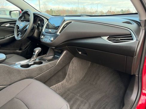 Used 2025 Chevrolet Malibu LT image 14