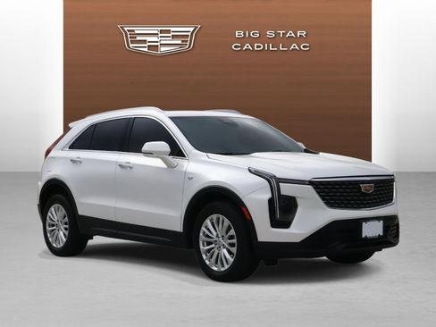 Used 2024 Cadillac XT4 Luxury w/ Cold Weather Package image 7