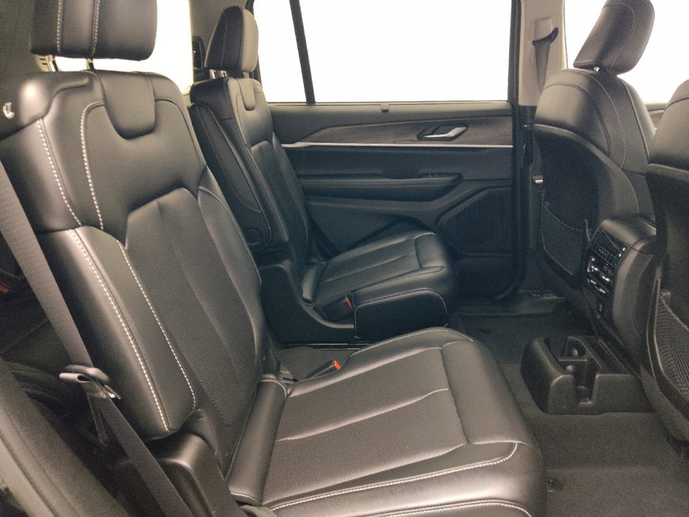 Used 2023 Jeep Grand Cherokee L Limited w/ Luxury Tech Group II RWD image 19