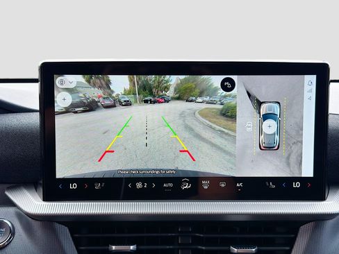 Used 2025 Ford Explorer ST-Line w/ ST-Line Street Pack image 31