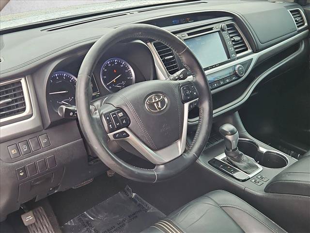Used 2017 Toyota Highlander SE FWD image 11