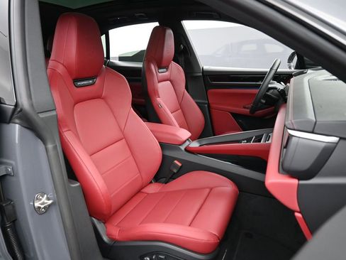 New 2026 Porsche Macan 4 Electric image 30