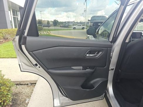 Used 2025 Nissan Rogue SV FWD image 14