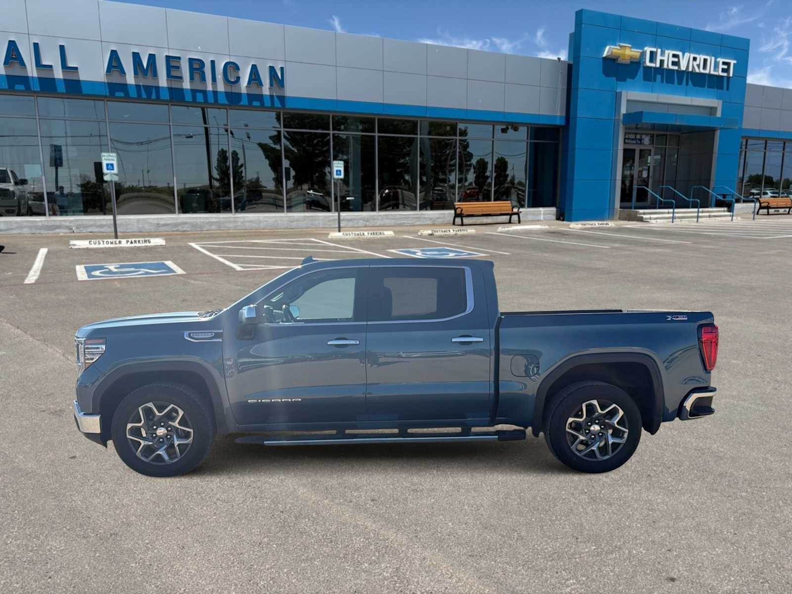 Used 2024 GMC Sierra 1500 SLT AWD/4WD image 5