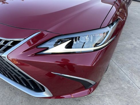 New 2025 Lexus ES 350 w/ Premium Package image 9