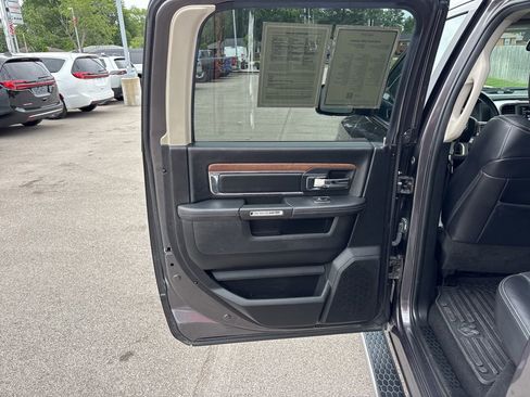 Used 2018 RAM 1500 Laramie w/ Convenience Group AWD/4WD image 36