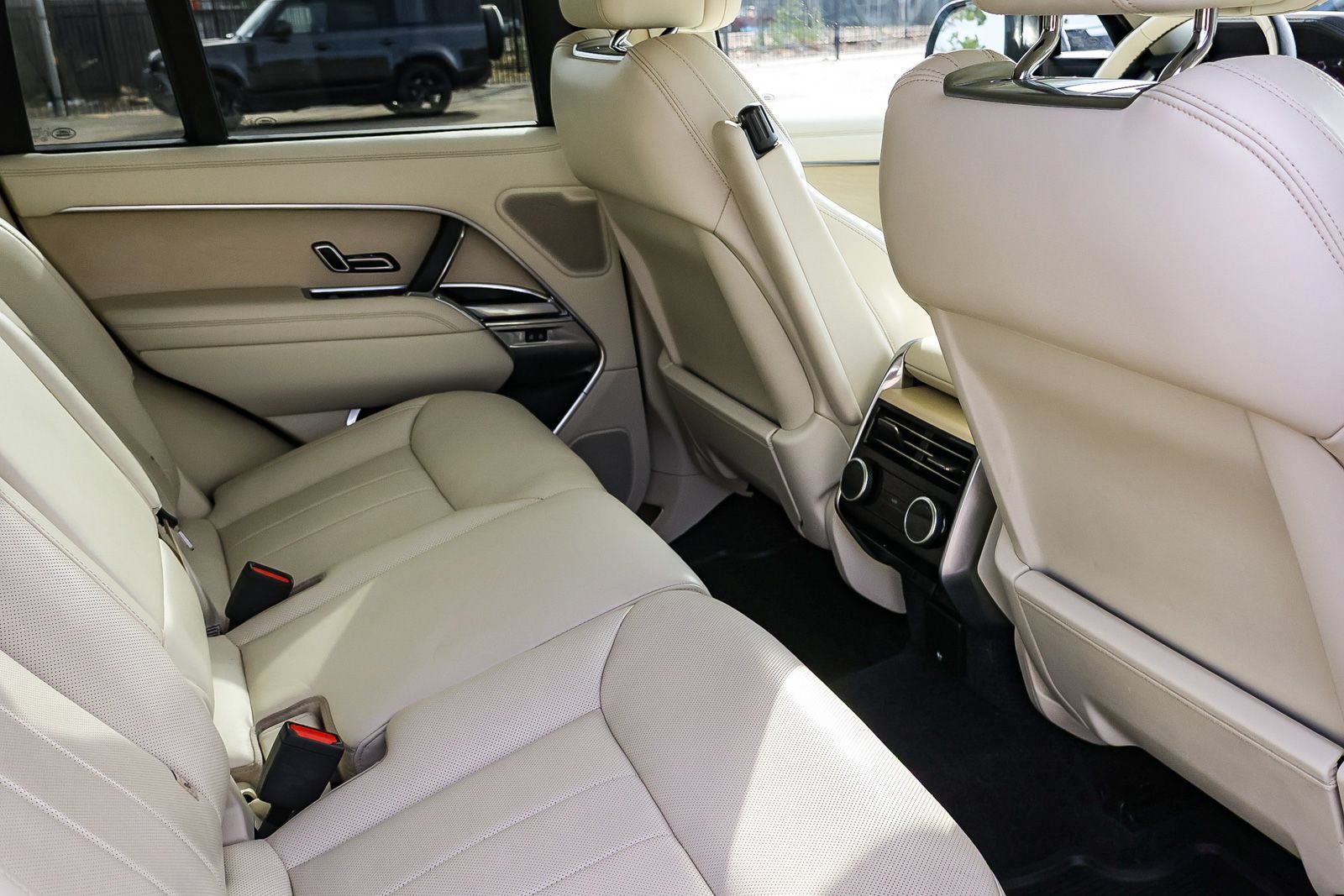 Certified 2024 Land Rover Range Rover SE AWD/4WD image 20