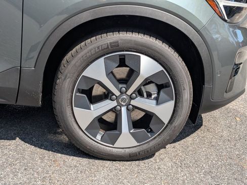 New 2026 Volvo XC40 B4 Plus w/ Climate Package FWD image 11