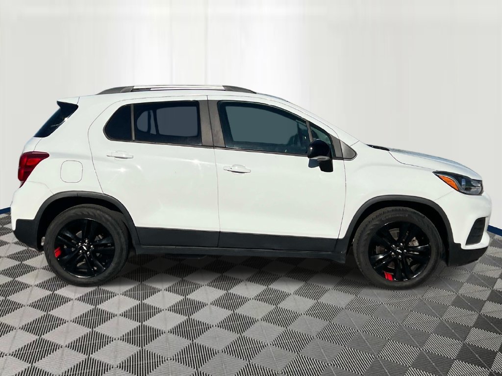 Used 2020 Chevrolet Trax LT w/ Sun & Sound Package FWD image 5