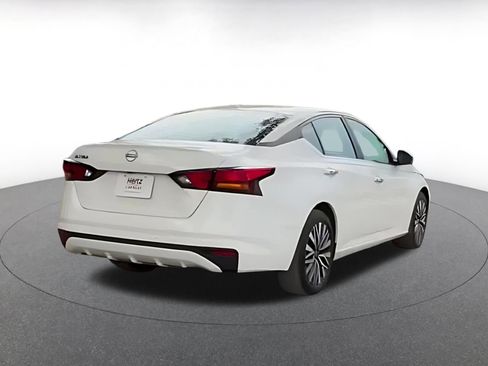 Used 2025 Nissan Altima 2.5 SV FWD image 12