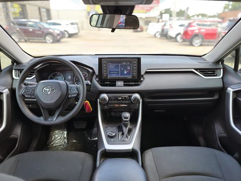 Used 2021 Toyota RAV4 LE AWD/4WD image 10