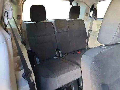 Used 2018 Dodge Grand Caravan SE w/ Rear Park Assist Package image 14