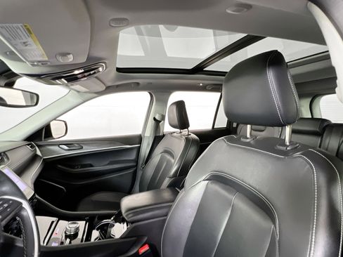 Used 2022 Jeep Grand Cherokee Limited image 22