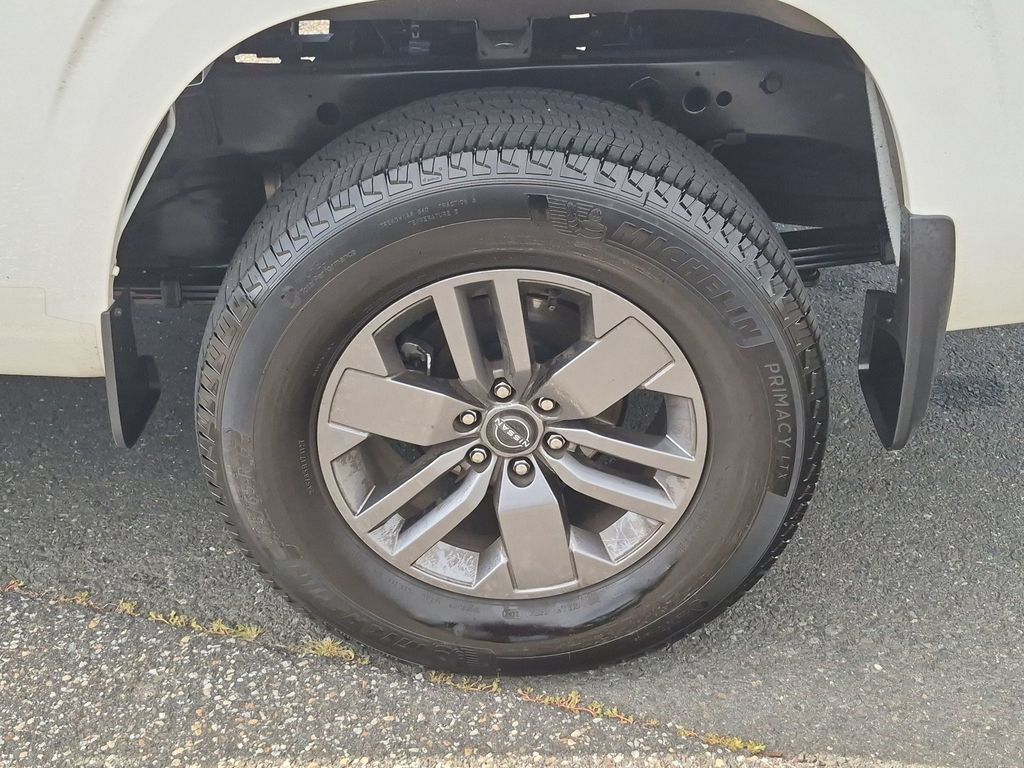 Used 2025 Nissan Frontier SV AWD/4WD image 26