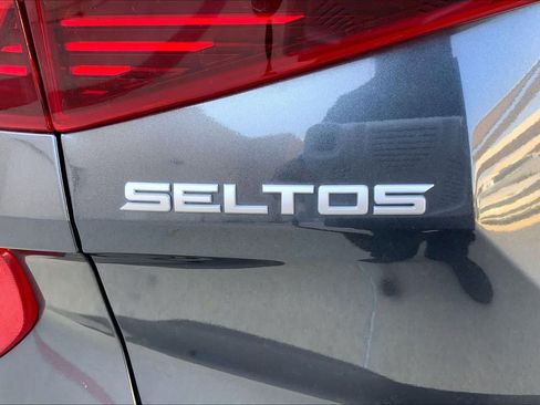 Used 2023 Kia Seltos S w/ Navigation Package FWD image 10