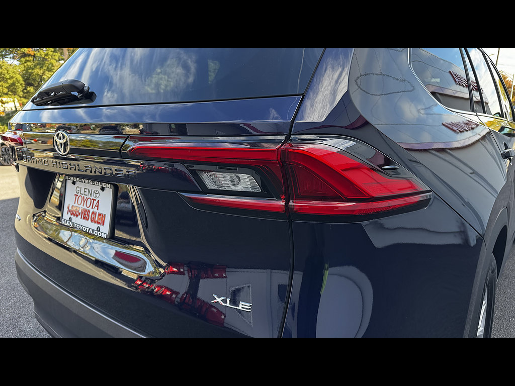 Certified 2024 Toyota Grand Highlander AWD image 13