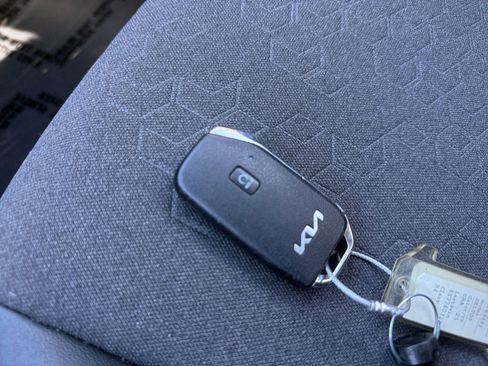 Used 2025 Kia Seltos S image 22
