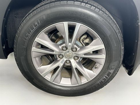 Used 2014 Toyota Highlander XLE AWD/4WD image 11