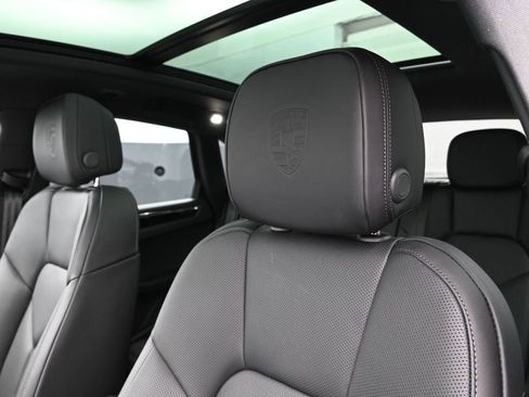 New 2026 Porsche Macan image 16