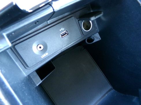 Used 2014 Ford Fusion SE FWD image 16