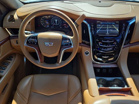 Used 2017 Cadillac Escalade Platinum AWD/4WD image 14