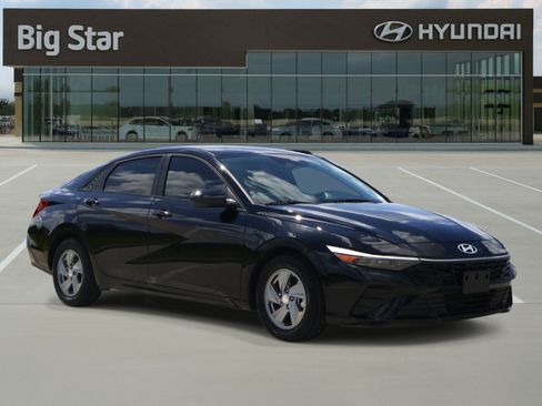 Used 2025 Hyundai Elantra SE FWD image 6
