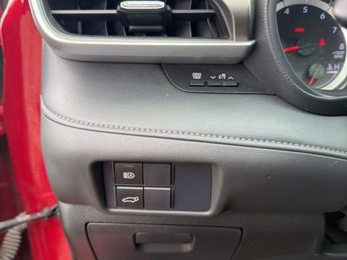 Certified 2021 Toyota Highlander LE image 17