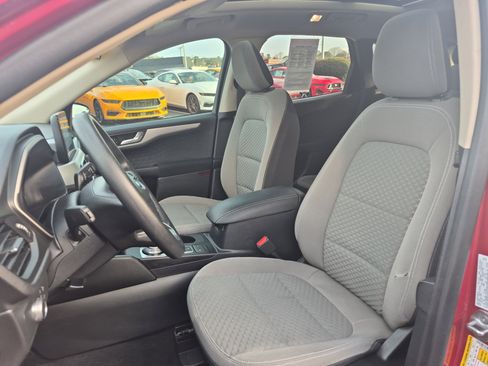 Used 2020 Ford Escape SE image 11