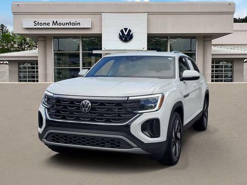 Used 2025 Volkswagen Atlas Cross Sport SE w/ Panoramic Sunroof Package FWD image 1