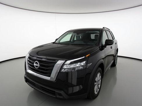 Used 2025 Nissan Pathfinder SV image 3