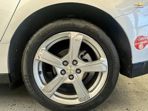 Used 2017 Chevrolet Volt LT w/ Comfort Package image 30