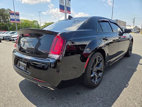 Used 2022 Chrysler 300 S w/ Safetytec Plus Group RWD image 5