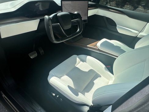 Used 2022 Tesla Model X image 21