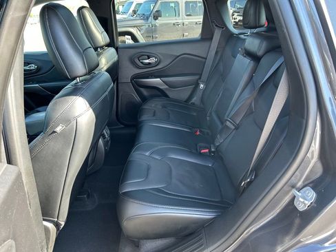 Used 2022 Jeep Cherokee Limited image 24