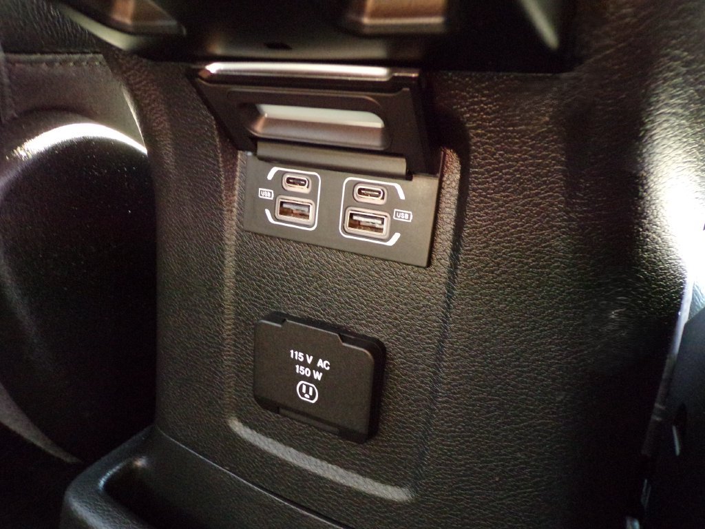 Used 2021 Jeep Wrangler Unlimited Sahara AWD/4WD image 9