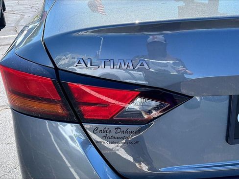 Used 2025 Nissan Altima 2.5 SV FWD image 8
