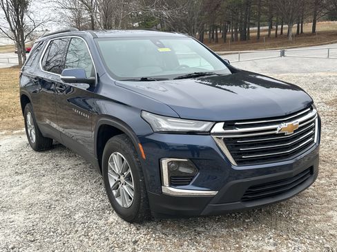 Used 2023 Chevrolet Traverse LT image 3